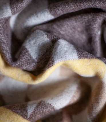 Bed plaid Chacana Cioccolato texture detail