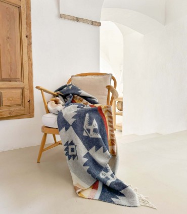 Decorative blanket Colibri Ocean on a chair