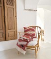 Manta de sofá Mapu Garnet en una silla