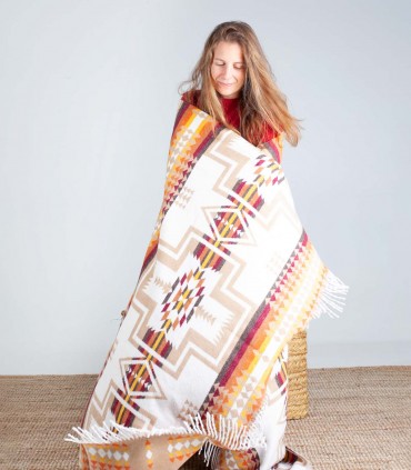 Vegan blanket Cherokee Camel with a model